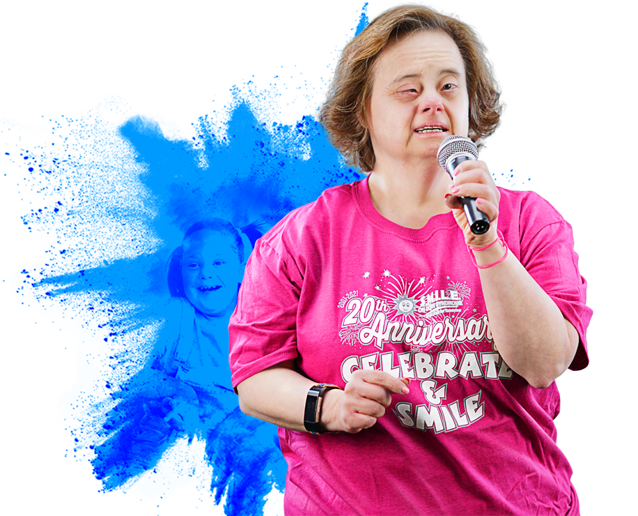 A girl singing with pink shirt